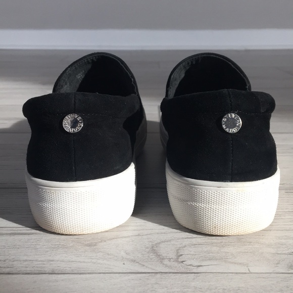 Steve Madden Gills Black Suede Shoes - Picture 4 of 8